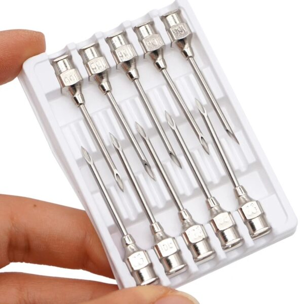 Aguja dispensadora de acero inoxidable para uso veterinario.